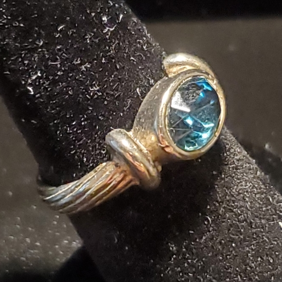 Blue Stone ring with two toned shank - Picture 2 of 14
